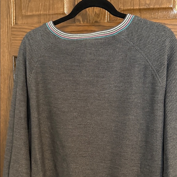 Buc-Ees Gray Holiday themes V-Neck Sweatshirt with Cartoon Design XXL - Picture 5 of 5